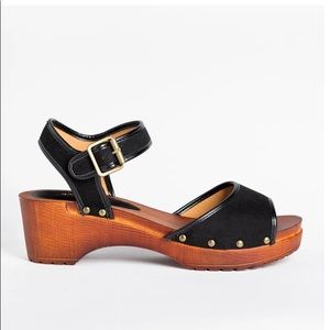 Qupid keen wooden sandals